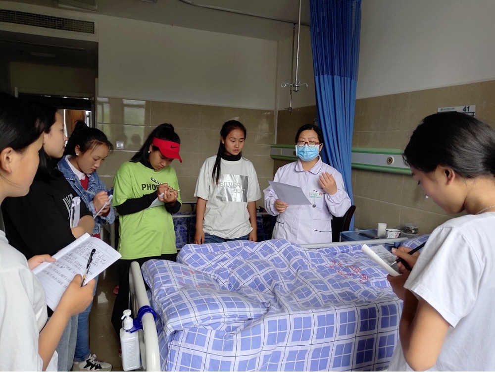 勤學(xué)技能實(shí)踐，情系老人冷暖―老年人服務(wù)與管理專業(yè)學(xué)生參加本期第4次校外實(shí)習(xí)