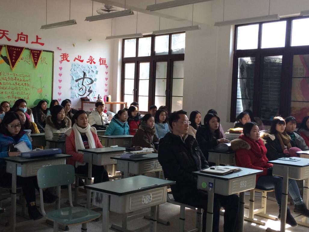 我校組織師生收看《暖春行動(dòng)?圓你一個(gè)夢(mèng)想最美基層法官普法支教夢(mèng)》