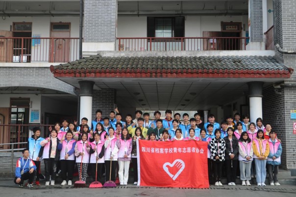 人人學(xué)雷鋒  服務(wù)樹(shù)新風(fēng)——蘭臺(tái)青年志愿者集中行動(dòng)“綠色校園項(xiàng)目”開(kāi)始啦