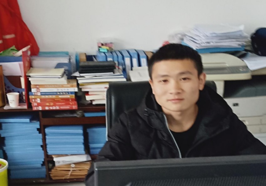 優(yōu)秀畢業(yè)生展播⑧： 厚土育新苗，人生綻風(fēng)采——何松